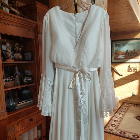 NWT Merrys ivory flowing lace and organza wedding dress size 12 - Picture 1 of 10